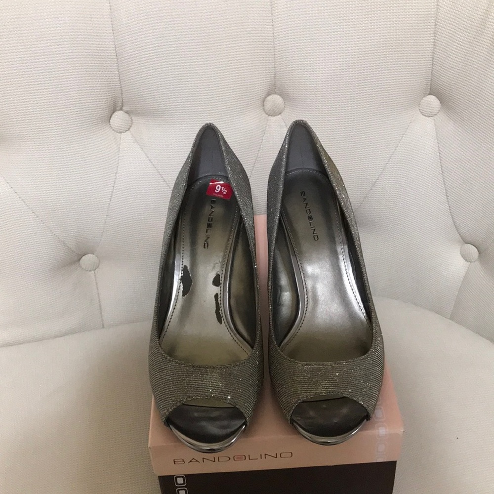 9 1/2 wedge heel Bandolinos - Silver